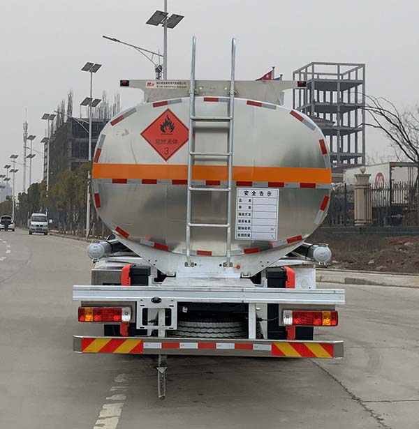 楚飞牌CLQ5320GYY6LZA型铝合金运油车