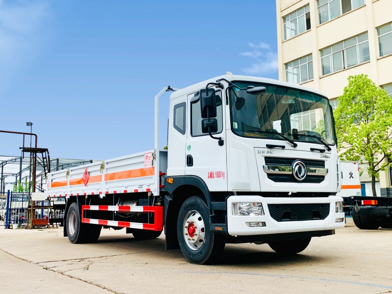 春风6.8米D9气瓶运输车